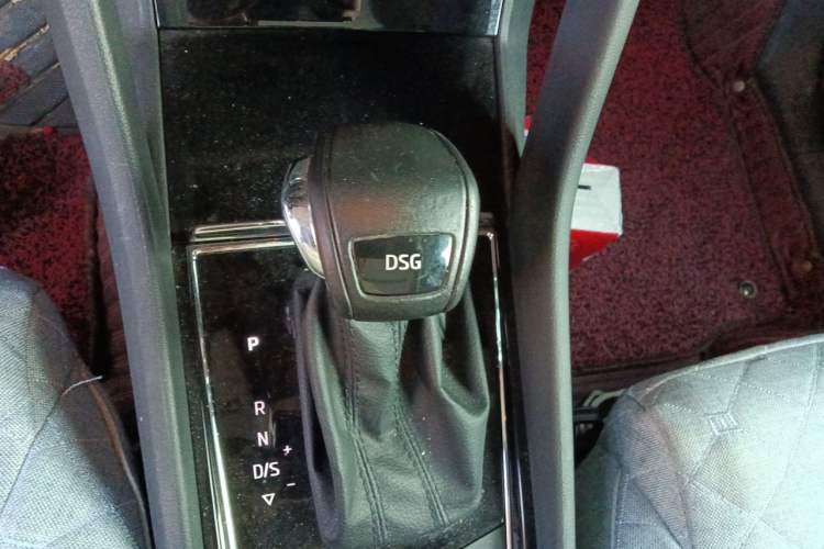 Used Skoda Kodiaq 2017 TSI330 7-Seater Two-Wheel-Drive Luxury Edition Gear Lever