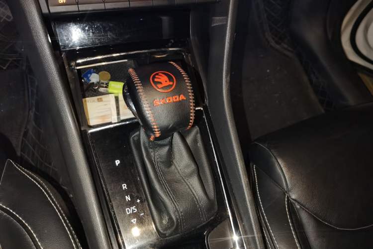 Used Skoda Kodiaq 2017 TSI330 7-Seater Two-Wheel-Drive Luxury Edition Gear Lever