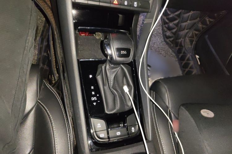 Used Skoda Kodiaq 2017 TSI330 7-Seater Two-Wheel-Drive Luxury Edition Gear Lever