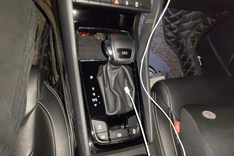 Used Skoda Kodiaq 2017 TSI330 7-Seater Two-Wheel-Drive Luxury Edition Gear Lever