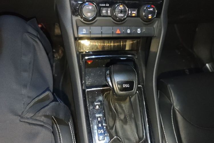 Used Skoda Kodiaq 2017 TSI330 7-Seater Two-Wheel-Drive Luxury Edition Gear Lever
