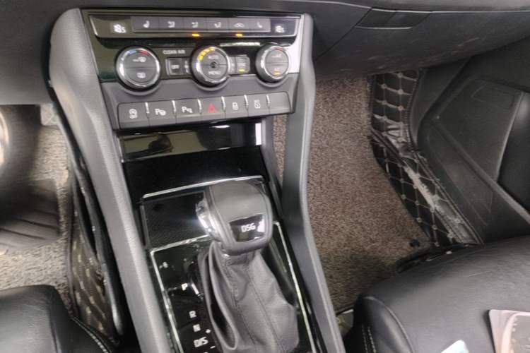 Used Skoda Kodiaq 2017 TSI330 7-Seater Two-Wheel-Drive Luxury Edition Gear Lever