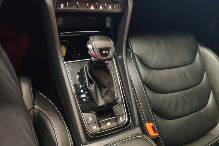 Used Skoda Kodiaq 2017 TSI330 7-Seater Two-Wheel-Drive Luxury Edition Gear Lever
