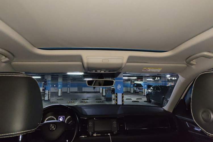 Used Skoda Kodiaq 2017 TSI330 7-Seater Two-Wheel-Drive Luxury Edition Headliner
