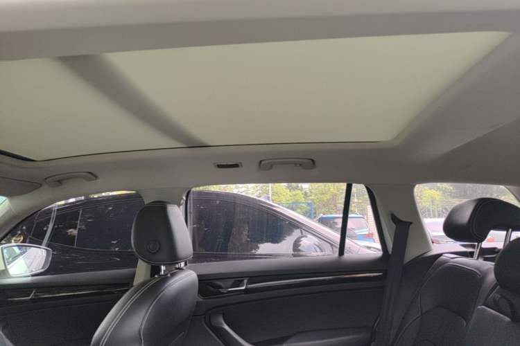 Used Skoda Kodiaq 2017 TSI330 7-Seater Two-Wheel-Drive Luxury Edition Headliner