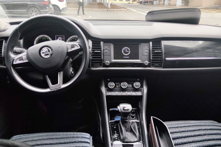 Used Skoda Kodiaq 2017 TSI330 7-Seater Two-Wheel-Drive Luxury Edition Interior 2