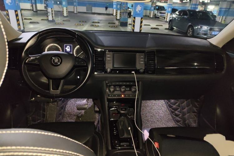 Used Skoda Kodiaq 2017 TSI330 7-Seater Two-Wheel-Drive Luxury Edition Interior 2