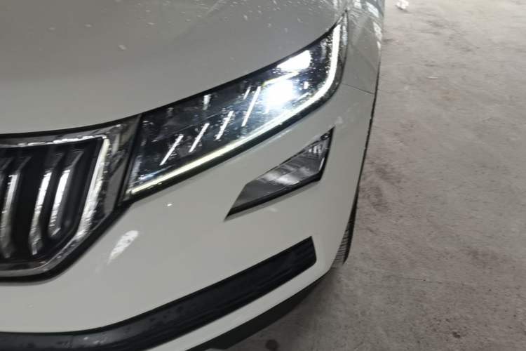 Used Skoda Kodiaq 2017 TSI330 7-Seater Two-Wheel-Drive Luxury Edition Left Front Headlight