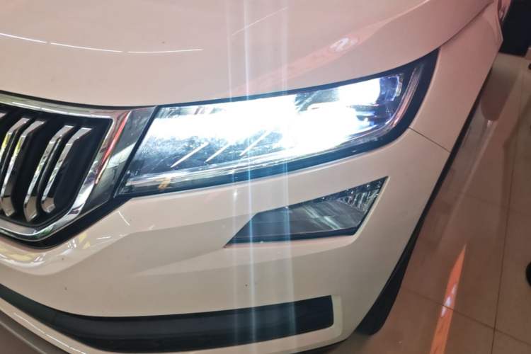 Used Skoda Kodiaq 2017 TSI330 7-Seater Two-Wheel-Drive Luxury Edition Left Front Headlight