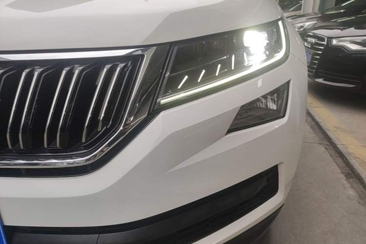 Used Skoda Kodiaq 2017 TSI380 7-Seater Four-Wheel-Drive Flagship Edition Left Front Headlight