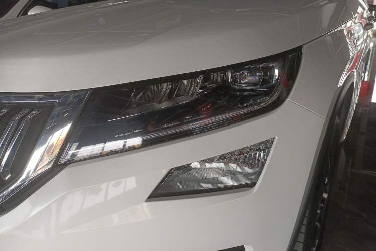 Used Skoda Kodiaq 2017 TSI330 7-Seater Two-Wheel-Drive Luxury Edition Left Front Headlight