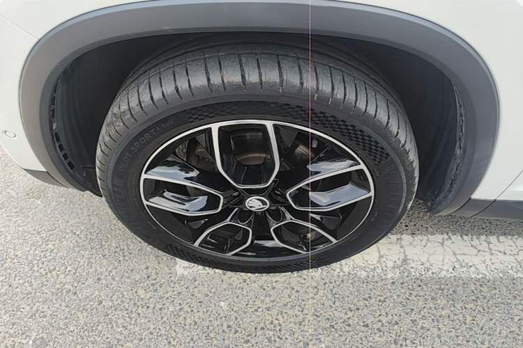 Used Skoda Kodiaq 2017 TSI380 7-Seater Four-Wheel-Drive Flagship Edition Left Front Wheel Hub