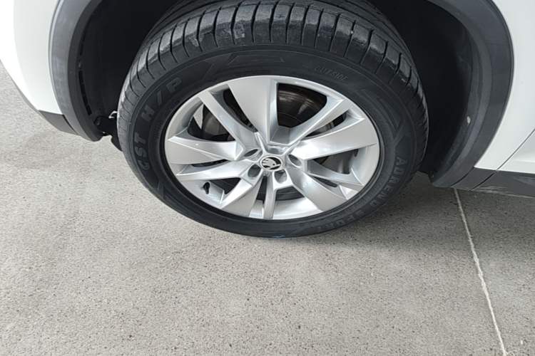 Used Skoda Kodiaq 2017 TSI330 5-Seat Two-Wheel Drive Standard Edition Left Front Wheel Hub