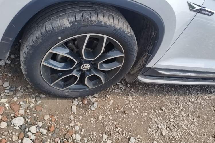 Used Skoda Kodiaq 2017 TSI330 7-Seater Two-Wheel-Drive Luxury Edition Left Front Wheel Hub