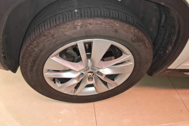 Used Skoda Kodiaq 2017 TSI330 7-Seater Two-Wheel-Drive Luxury Edition Left Front Wheel Hub