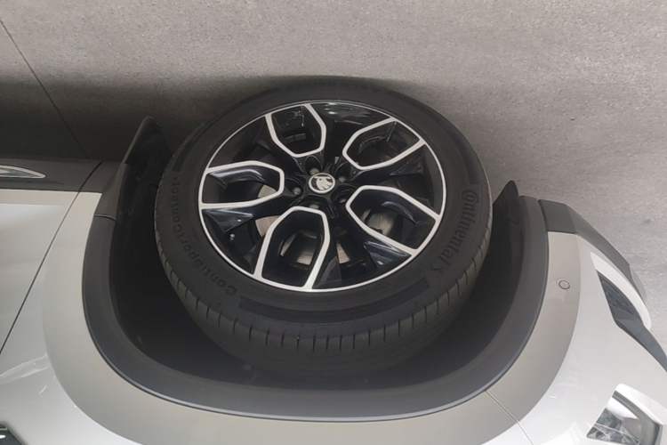 Used Skoda Kodiaq 2017 TSI380 7-Seater Four-Wheel-Drive Flagship Edition Left Front Wheel Hub