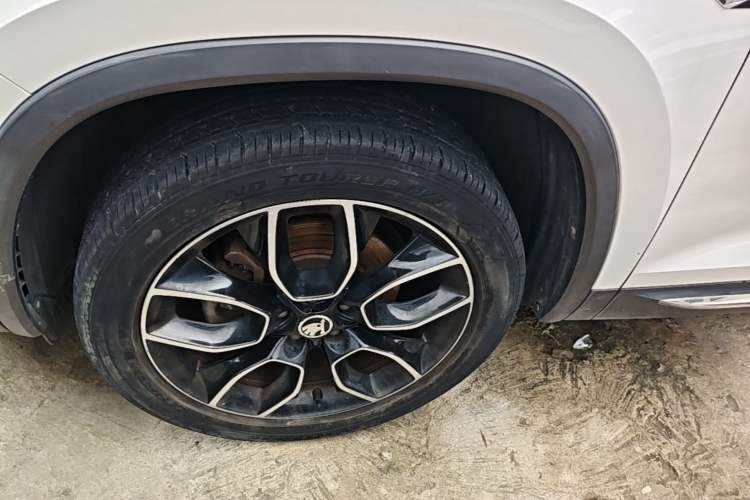 Used Skoda Kodiaq 2017 TSI380 7-Seater Four-Wheel-Drive Flagship Edition Left Front Wheel Hub