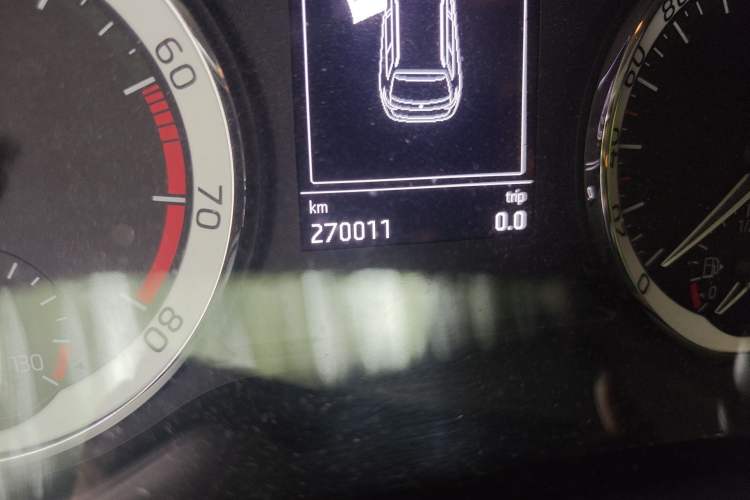 Used Skoda Kodiaq 2017 TSI330 7-Seater Two-Wheel-Drive Luxury Edition Odometer Close Up