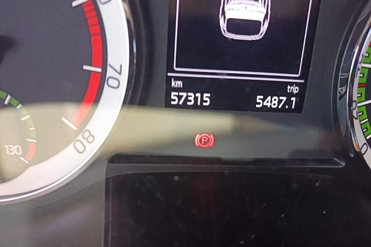 Used Skoda Kodiaq 2017 TSI330 7-Seater Two-Wheel-Drive Luxury Edition Odometer Close Up