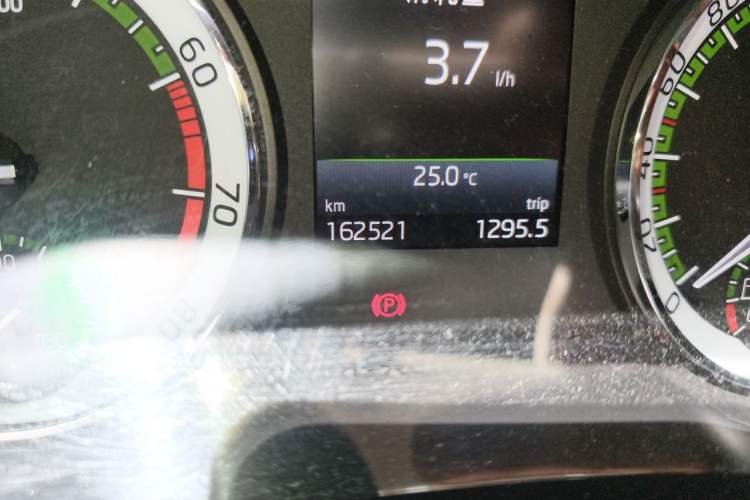 Used Skoda Kodiaq 2017 TSI380 7-Seater Four-Wheel-Drive Flagship Edition Odometer Close Up