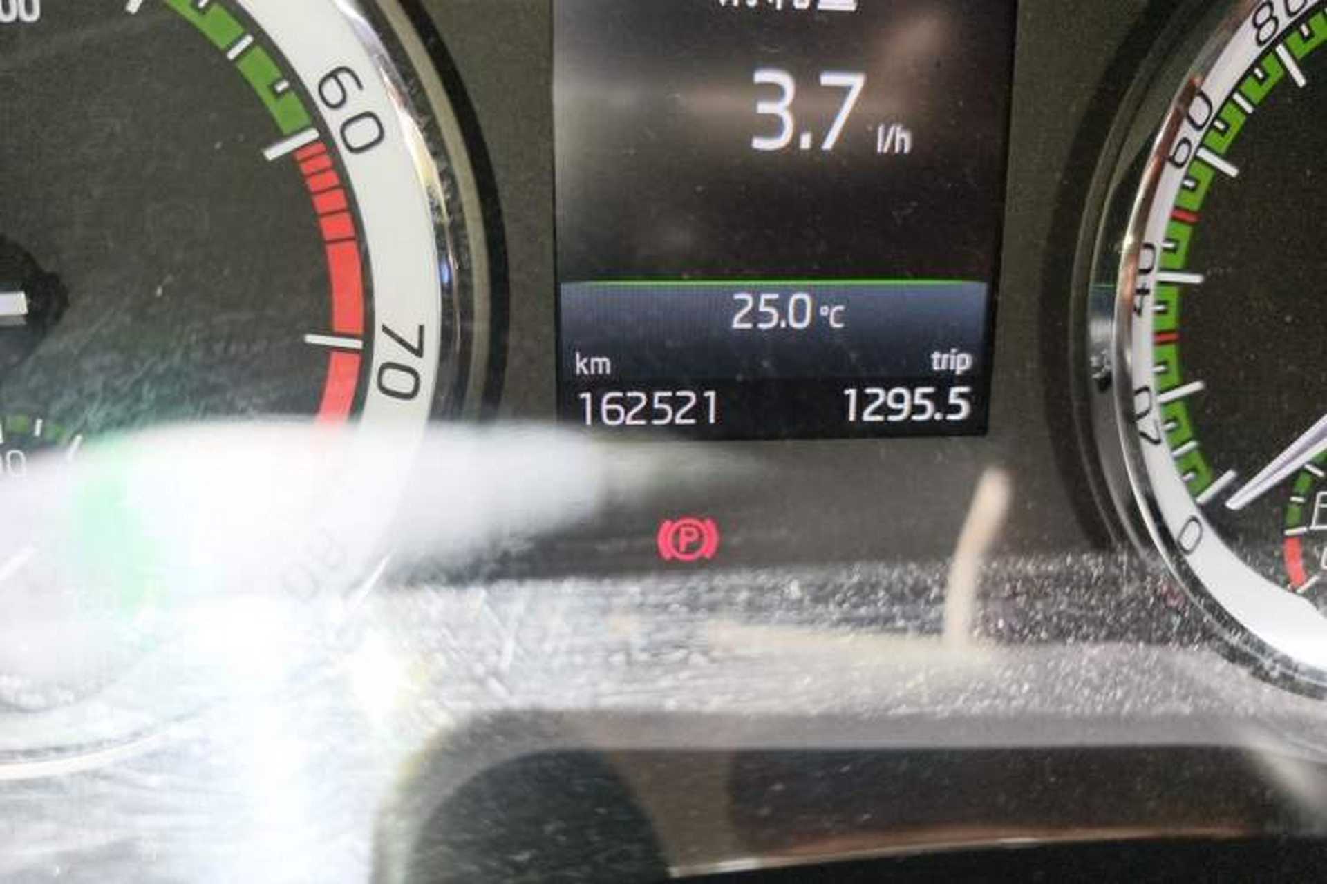 Used Skoda Kodiaq 2017 TSI380 7-Seater Four-Wheel-Drive Flagship Edition Odometer Close Up