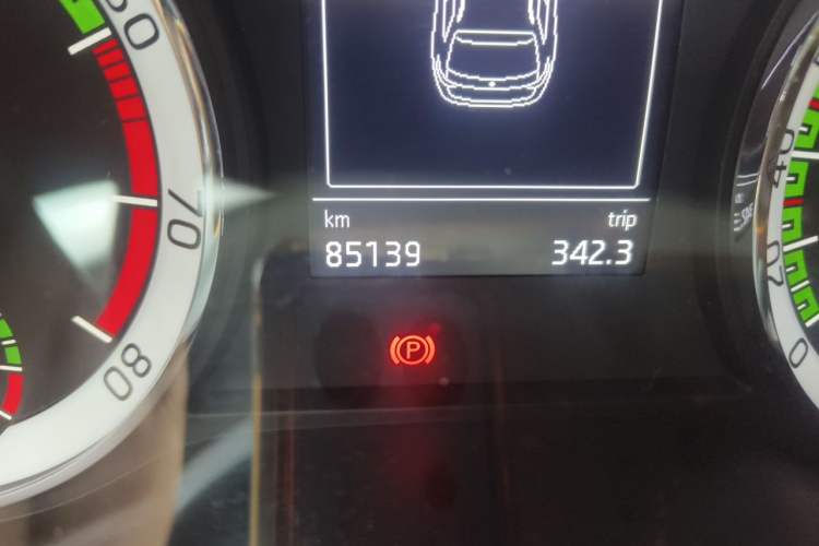 Used Skoda Kodiaq 2017 TSI330 7-Seater Two-Wheel-Drive Luxury Edition Odometer Close Up