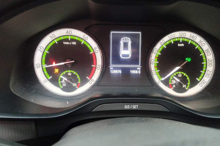 Used Skoda Kodiaq 2017 TSI330 5-Seat Two-Wheel Drive Luxury Edition Odometer Close Up