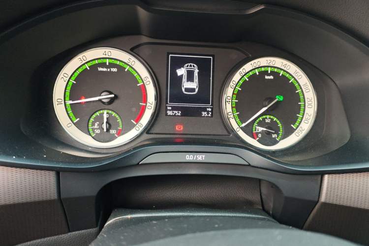 Used Skoda Kodiaq 2017 TSI330 5-Seat Two-Wheel Drive Luxury Edition Odometer Close Up