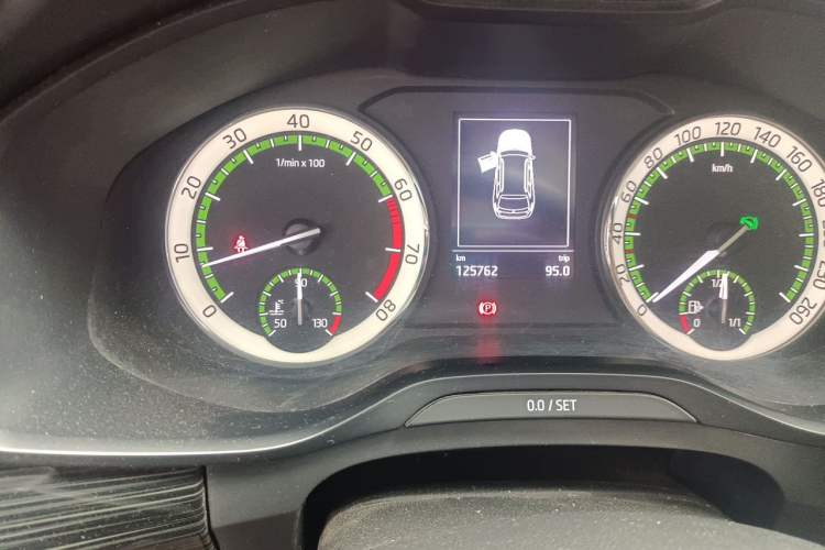 Used Skoda Kodiaq 2017 TSI330 7-Seater Two-Wheel-Drive Luxury Edition Odometer Close Up