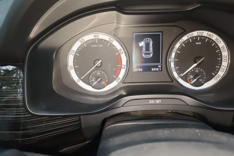 Used Skoda Kodiaq 2017 TSI330 7-Seater Two-Wheel-Drive Luxury Edition Odometer Close Up