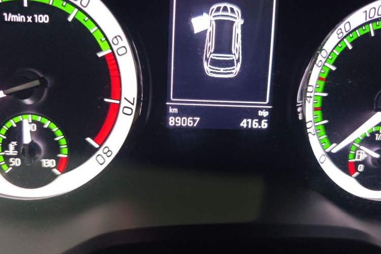 Used Skoda Kodiaq 2017 TSI330 7-Seater Two-Wheel-Drive Luxury Edition Odometer Close Up