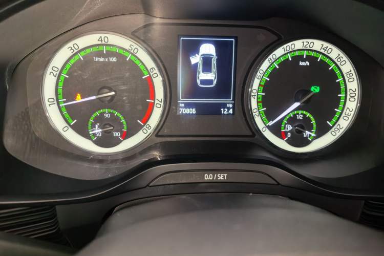 Used Skoda Kodiaq 2017 TSI330 7-Seater Two-Wheel-Drive Luxury Edition Odometer Close Up