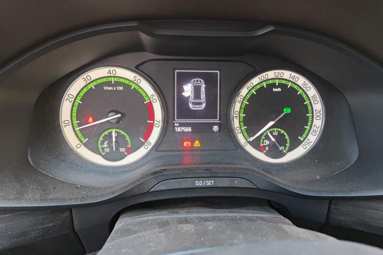 Used Skoda Kodiaq 2017 TSI330 7-Seater Two-Wheel-Drive Luxury Edition Odometer Close Up