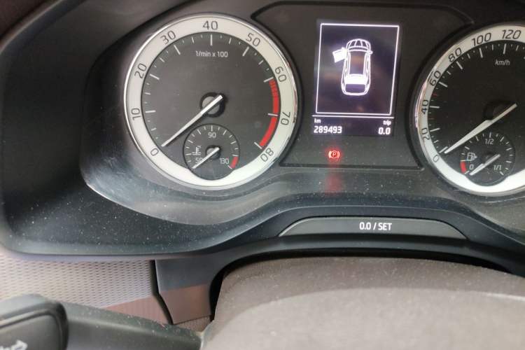 Used Skoda Kodiaq 2017 TSI330 5-Seat Two-Wheel Drive Luxury Edition Odometer Close Up