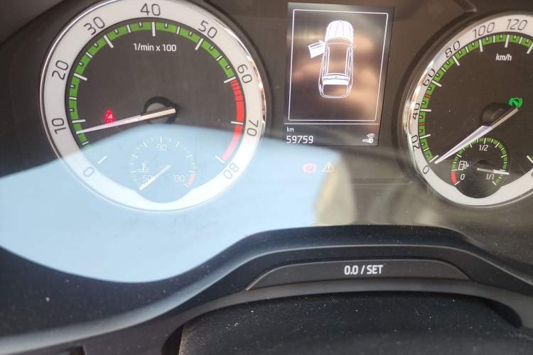 Used Skoda Kodiaq 2017 TSI330 7-Seater Two-Wheel-Drive Luxury Edition Odometer Close Up