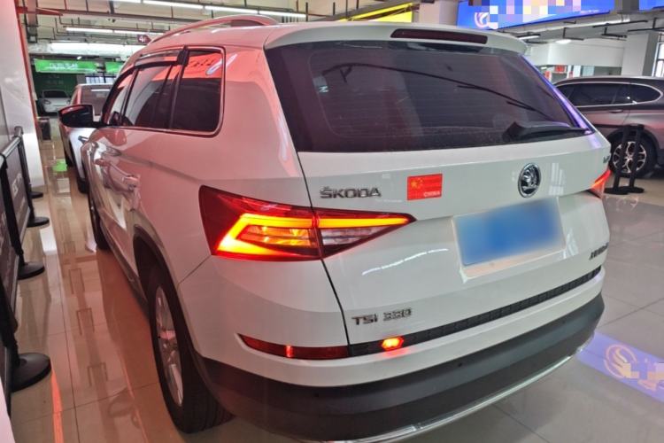 Used Skoda Kodiaq 2017 TSI330 7-Seater Two-Wheel-Drive Luxury Edition Rear Left 45 Deg