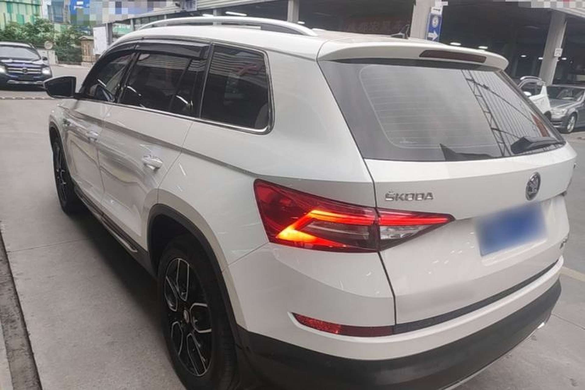 Used Skoda Kodiaq 2017 TSI380 7-Seater Four-Wheel-Drive Flagship Edition Rear Left 45 Deg