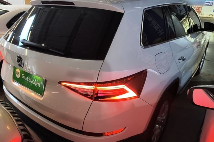 Used Skoda Kodiaq 2017 TSI330 7-Seater Two-Wheel-Drive Luxury Edition Rear Right 45 Deg