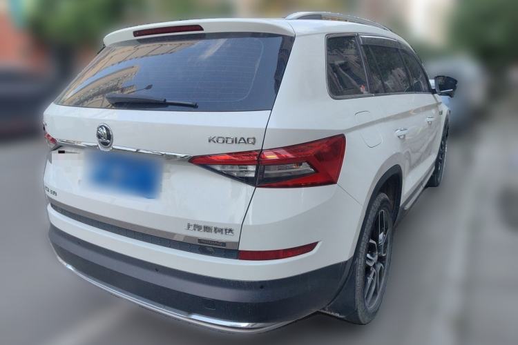 Used Skoda Kodiaq 2017 TSI330 7-Seater Two-Wheel-Drive Luxury Edition Rear Right 45 Deg