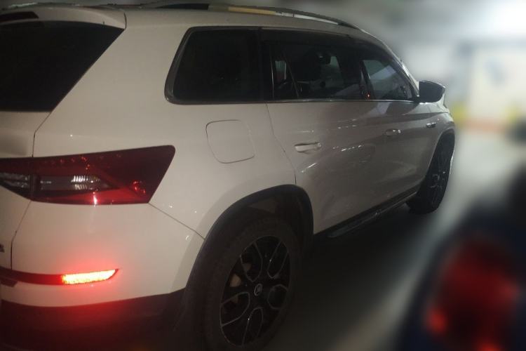 Used Skoda Kodiaq 2017 TSI330 7-Seater Two-Wheel-Drive Luxury Edition Rear Right 45 Deg
