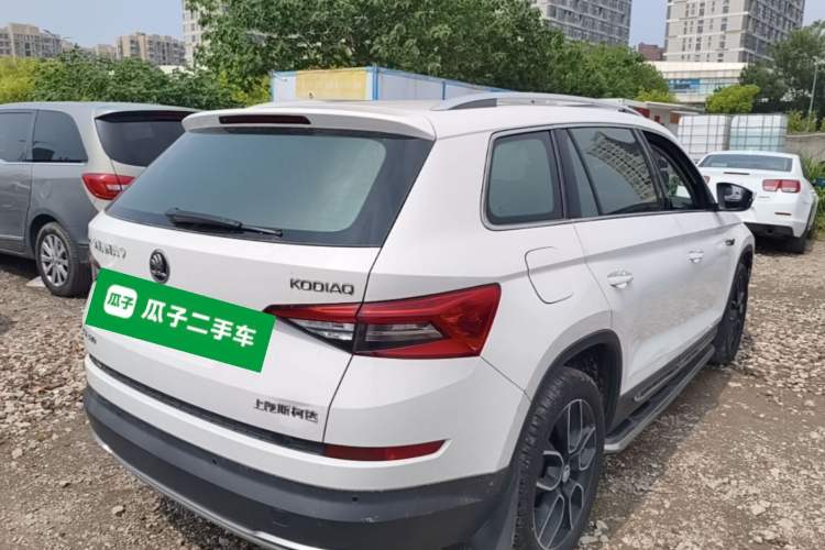 Used Skoda Kodiaq 2017 TSI330 7-Seater Two-Wheel-Drive Luxury Edition Rear Right 45 Deg