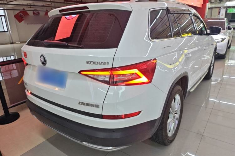 Used Skoda Kodiaq 2017 TSI330 7-Seater Two-Wheel-Drive Luxury Edition Rear Right 45 Deg