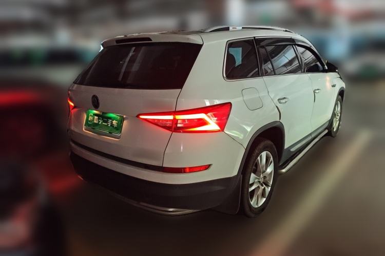 Used Skoda Kodiaq 2017 TSI330 7-Seater Two-Wheel-Drive Luxury Edition Rear Right 45 Deg