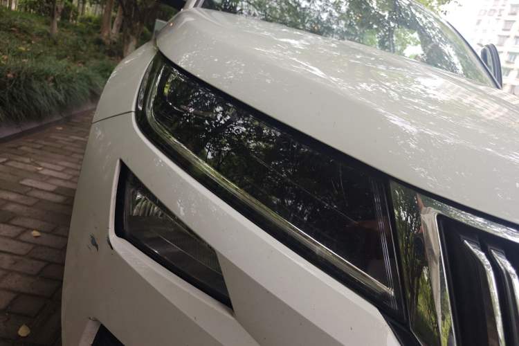 Used Skoda Kodiaq 2017 TSI330 7-Seater Two-Wheel-Drive Luxury Edition Right Front Headlight