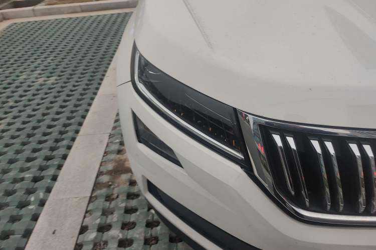 Used Skoda Kodiaq 2017 TSI330 7-Seater Two-Wheel-Drive Luxury Edition Right Front Headlight