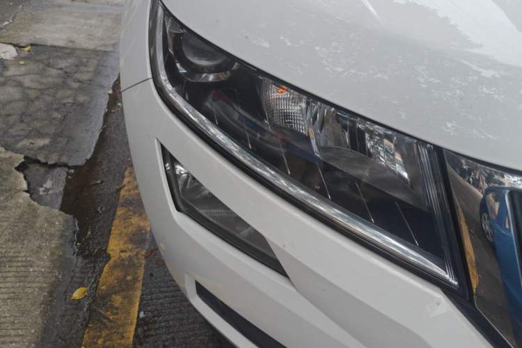 Used Skoda Kodiaq 2017 TSI330 5-seat Two-Wheel Drive Comfort Edition Right Front Headlight