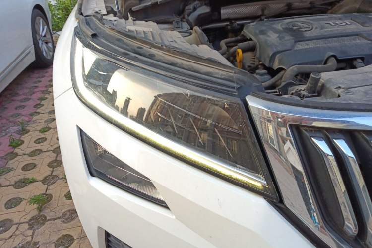 Used Skoda Kodiaq 2017 TSI330 7-Seater Two-Wheel-Drive Luxury Edition Right Front Headlight