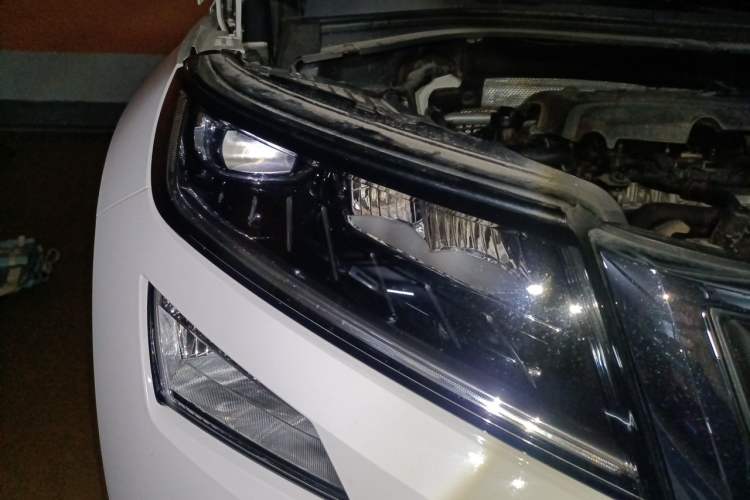 Used Skoda Kodiaq 2017 TSI330 7-Seater Two-Wheel-Drive Luxury Edition Right Front Headlight
