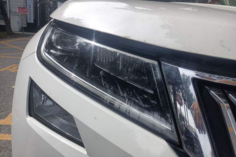 Used Skoda Kodiaq 2017 TSI330 7-Seater Two-Wheel-Drive Luxury Edition Right Front Headlight