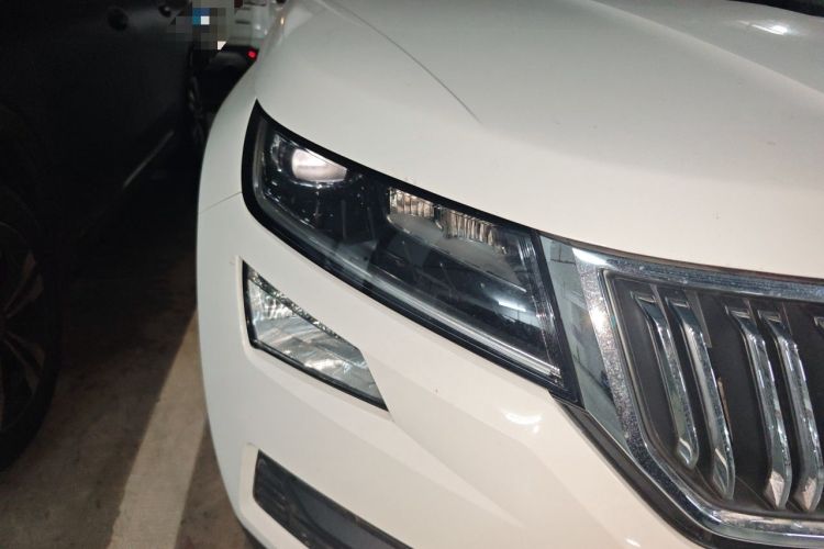 Used Skoda Kodiaq 2017 TSI330 7-Seater Two-Wheel-Drive Luxury Edition Right Front Headlight